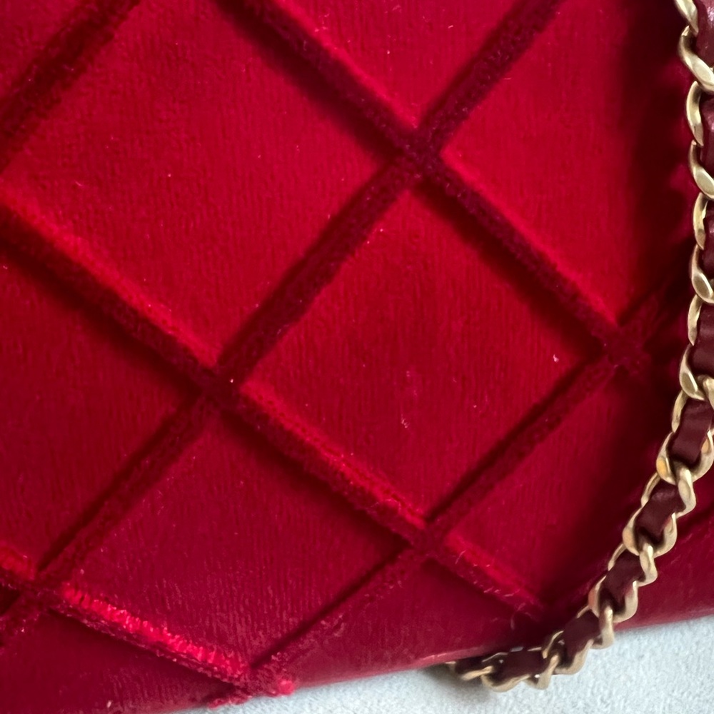 Chanel Velvet WOC crossbody Flap Bag - Picture 5 of 9